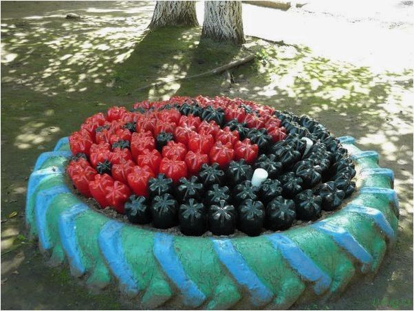 Клумба из бутылок — дизайн клумб своими руками, из пластиковых, стеклянных бутылок