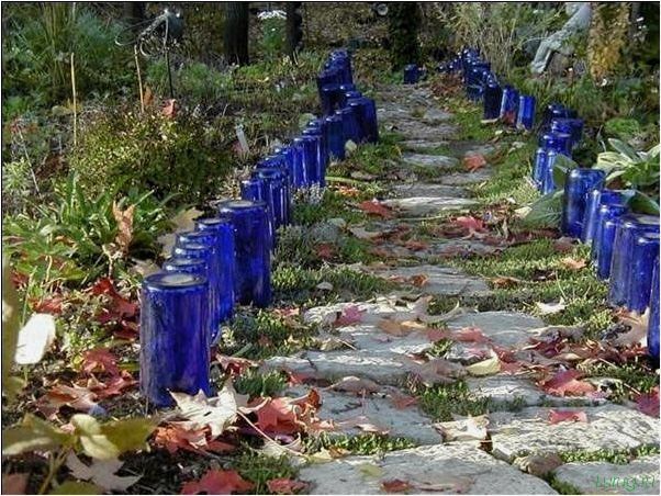Клумба из бутылок — дизайн клумб своими руками, из пластиковых, стеклянных бутылок