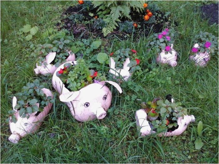 Клумба из бутылок — дизайн клумб своими руками, из пластиковых, стеклянных бутылок