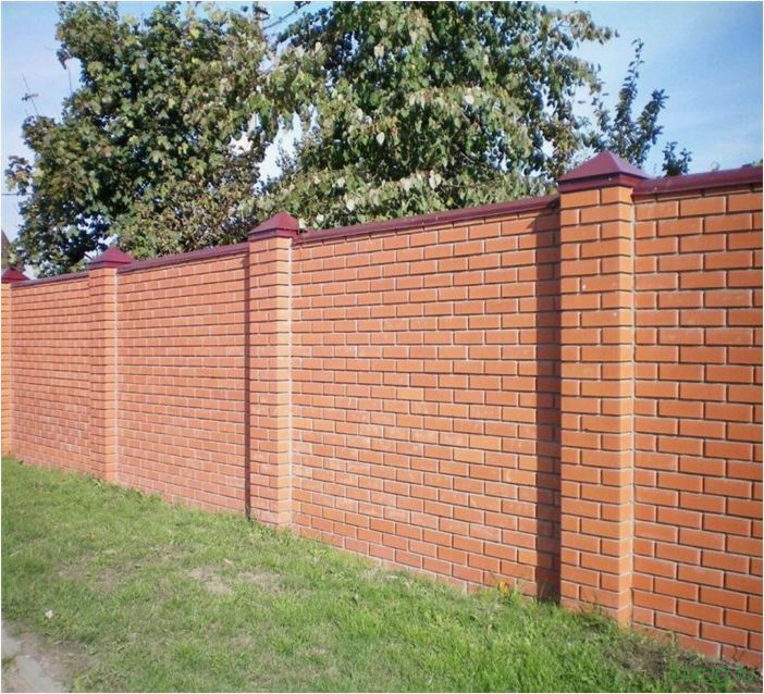 Кирпичный забор — популярные ошибки, плюсы и минусы, виды кладки, технология строительства забора своими руками
