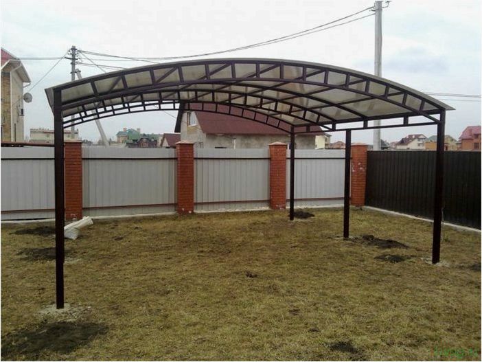 Навесы из поликарбоната — готовые проектов своими руками во дворе частного дома, чертежи, схемы